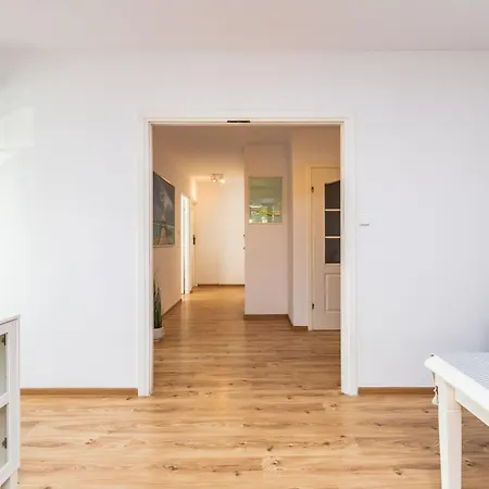 Tropicana - By Grand アパート